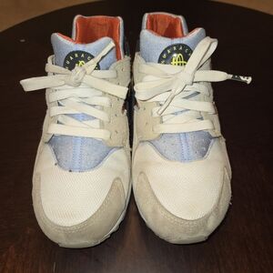 Size 5.5Y - Nike Air Huarache Yin Yang